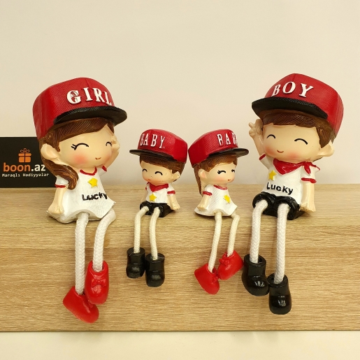 Семья с подвесными ножками