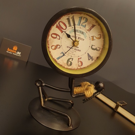 Металлические настольные часы 