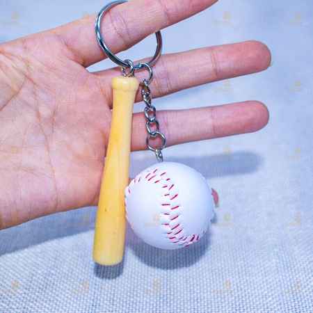 Брелок на ключи «Мяч и бейсбольная бита»