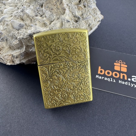 Газовая зажигалка в ретро стиле узор