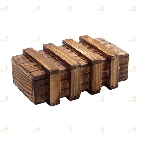 Деревянная шкатулка-головоломка с маленьким секретом.