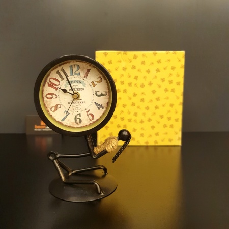 Металлические настольные часы 