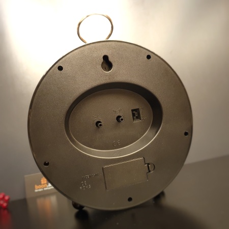 Классические часы с будильником 