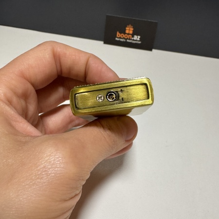 Газовая зажигалка в ретро стиле