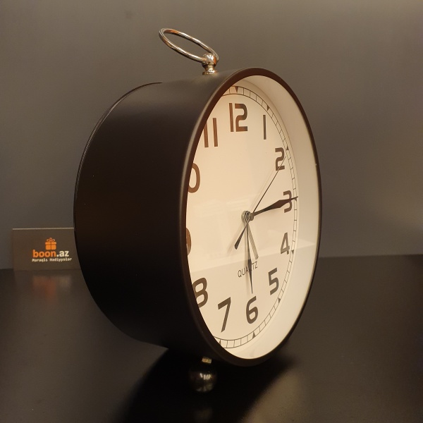 Классические часы с будильником 