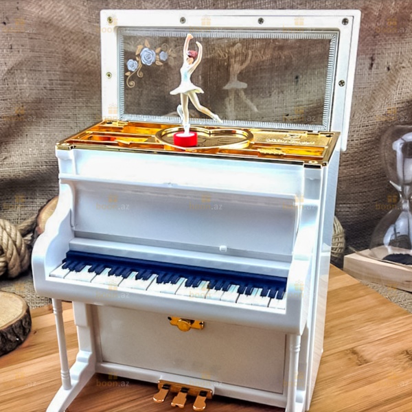 Музыкальная шкатулка «Белый Фортепиано» (среднее)