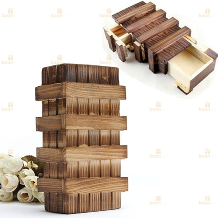 Деревянная шкатулка-головоломка с маленьким секретом.