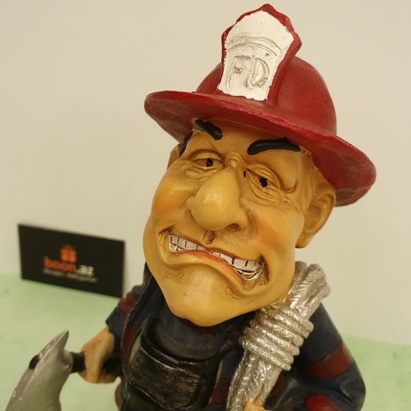 Фигурка "Пожарник"