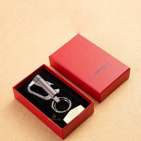 Зажигалка-брелок с карабином на бензине