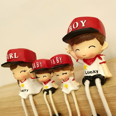 Семья с подвесными ножками