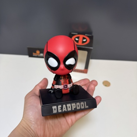 Авто аксессуар Дэдпул  Deadpool (качает головой)