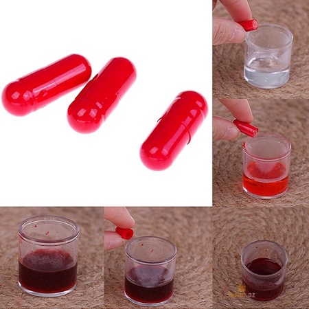 Бутафорская кровь с накладными вампирскими клыками