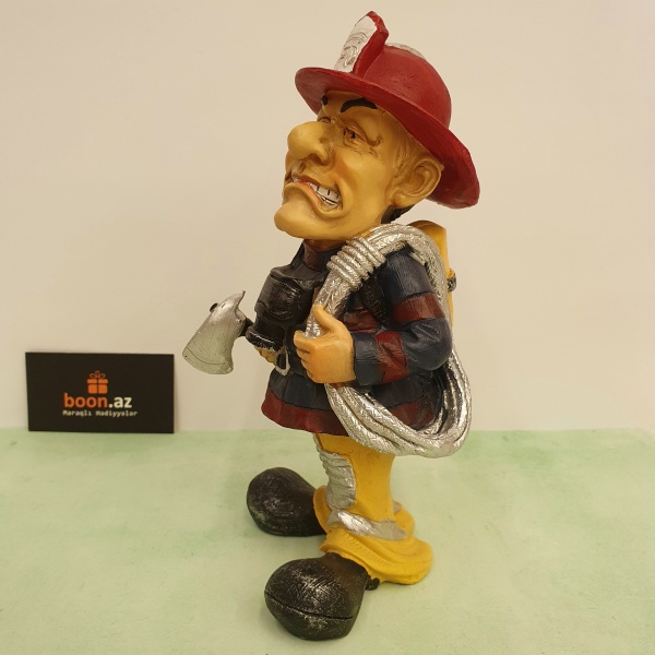 Фигурка "Пожарник"