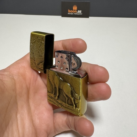 Газовая зажигалка в ретро стиле волк