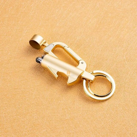 Зажигалка-брелок с карабином на бензине золотой