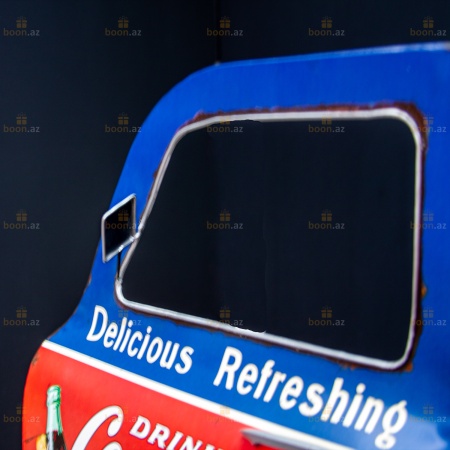 Панно из металла «Дверь авто» в дизайне интерьера