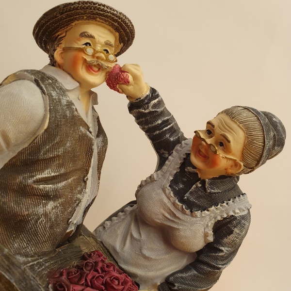 Фигурка декоративная "Бабушка с дедушкой"