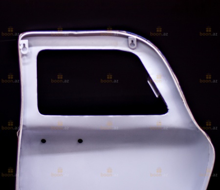 Панно из металла «Дверь авто» в дизайне интерьера