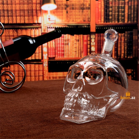Стеклянный графин "Череп"