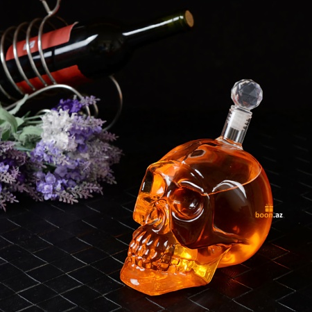 Стеклянный графин "Череп"