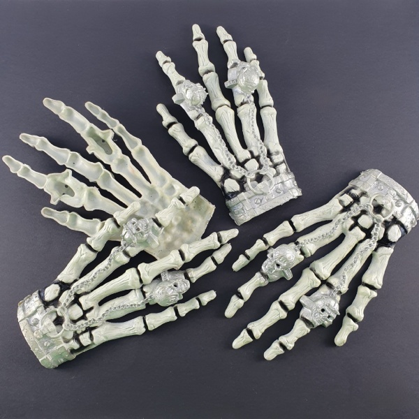 Декор "Рука скелета"
