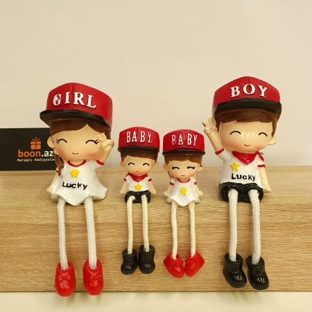 Семья с подвесными ножками