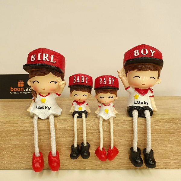 Семья с подвесными ножками