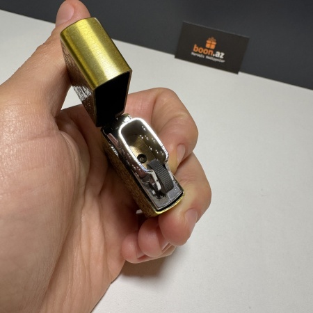 Газовая зажигалка в ретро стиле