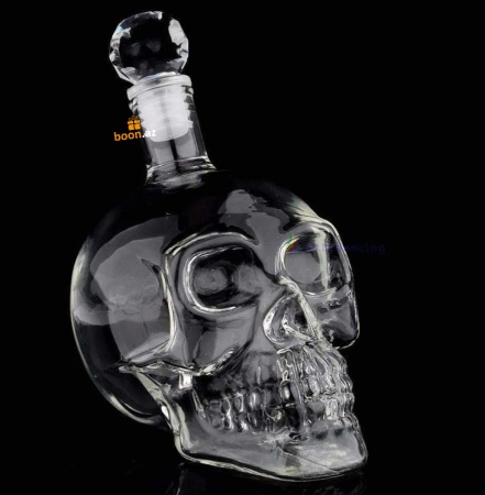Стеклянный графин "Череп"