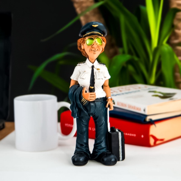 Фигурка - Забавная работа  «Лётчица» . Figure Funny work «Aviatrix» .